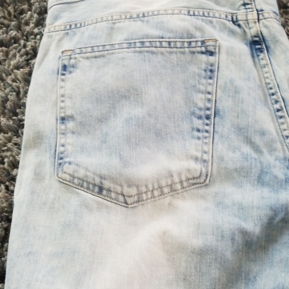 H&M Blue and White Acid Wash Jean Shorts - Picture 4 of 4